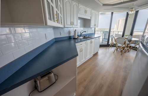 Myrtle Beach Condo | Oceanfront condo w/2 balconies & pool