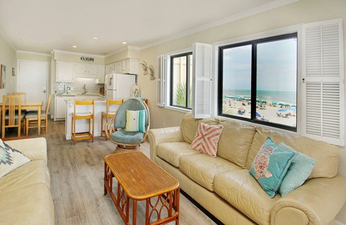 Myrtle Beach Condo | Oceanfront condo with pool, patio, central AC, & free WiFi