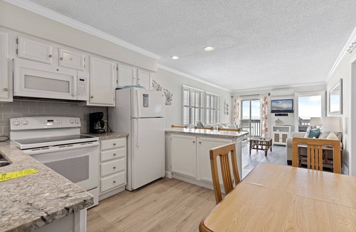 Myrtle Beach Condo | Oceanfront condo with pool, patio, central AC, & free WiFi