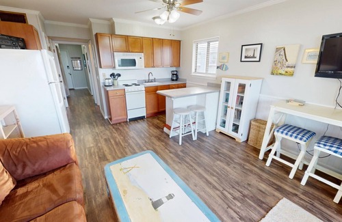 Tybee Island Condo | Oceanfront condo w. stunning views from the balcony + resort amenities.