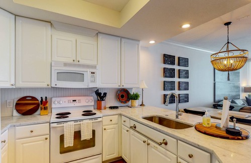 Gulf Shores Condo | Oceanfront condo with pool & sauna, private balcony - right on the beach