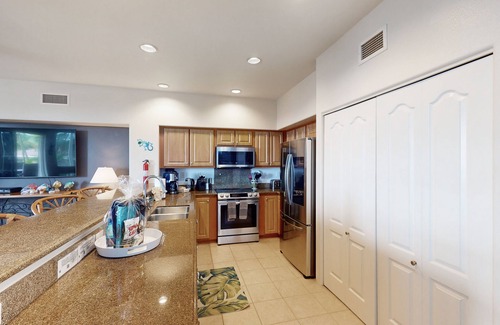 Kailua-Kona Condo | Oceanfront condo with resort amenities, stunning views, and top-notch comfort