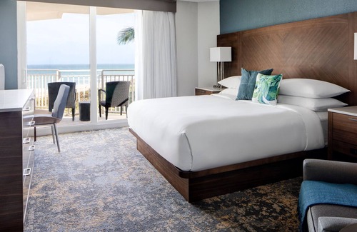 Stuart Condo | Oceanfront Condo with Balcony & Kitchenette!