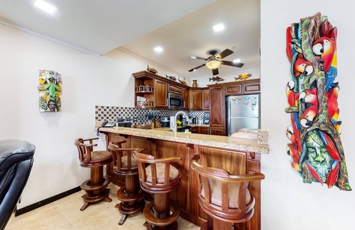 Barrio Los Villalobos Apartment | Oceanfront Condo with Beach & Pool Access - Amazing Ocean Views