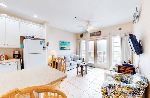 Hatteras Condo | Oceanfront condo with outdoor pool, hot tub & pool table - near beach access