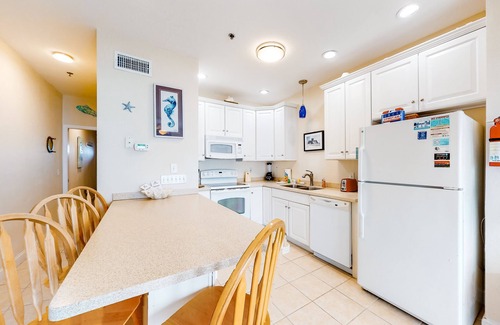 Hatteras Condo | Oceanfront condo with outdoor pool, hot tub & pool table - near beach access