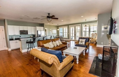 Melrose on the Beach House | Oceanfront Cottage with Stunning Views