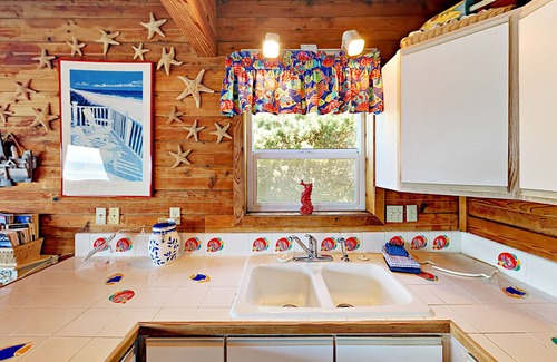 South Beach House | Oceanfront Cottage on the Central Oregon Coast - 10 Minutes to Newport