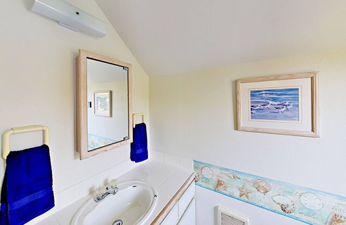 South Beach House | Oceanfront Cottage on the Central Oregon Coast - 10 Minutes to Newport
