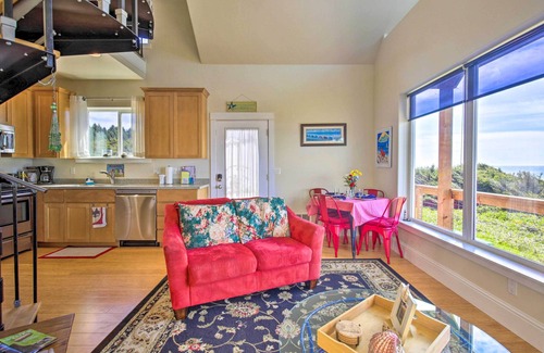 Yachats Cottage | Oceanfront Cottage w/Deck & Secluded Beach Access!