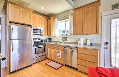 Yachats Cottage | Oceanfront Cottage w/Deck & Secluded Beach Access!
