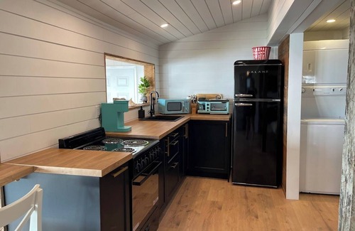 Tatamagouche Cottage | Oceanfront Cozy 2 bed Cottage in Brule Shore, pet friendly, firepit,