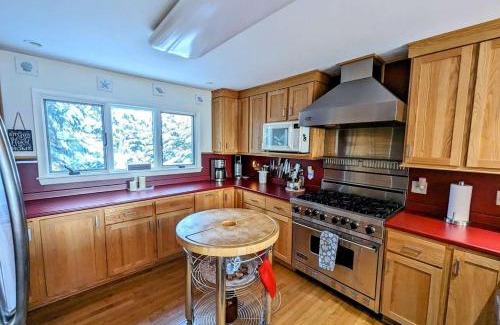 Prospect Harbor House | Oceanfront Crackling Cove Cottage Family firer pit slleeps 6
