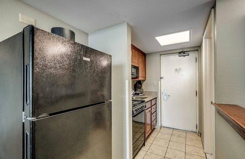 Myrtle Beach Condo | · Oceanfront Deluxe King. Indoor Waterpark, Pools and More