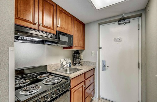 Myrtle Beach Condo | · Oceanfront Deluxe King. Indoor Waterpark, Pools and More