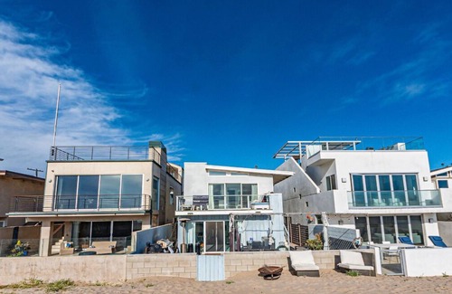 The Jungle Apartment | OCEANFRONT! DESIGNERS HOME newly remodeled