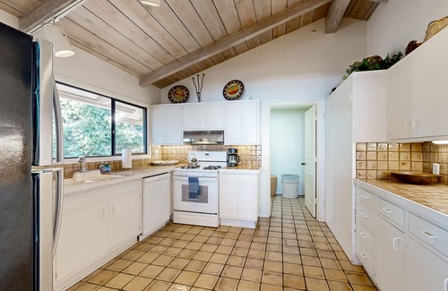 La Jolla House | Oceanfront, dog-friendly home with deck, firepit, grill, & sweeping ocean views