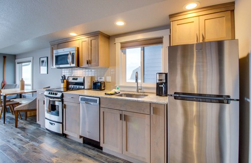 Oceanside Condo | Oceanfront, dog friendly, newly remodeled - all the best