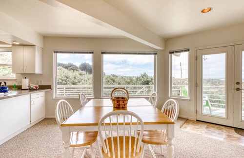 Bandon House | Oceanfront dog-friendly house w/deck overlooking the water