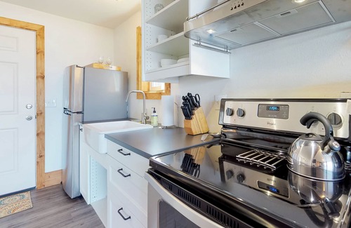 Edgewater Shores Cottage | Oceanfront dog-friendly home with hot tub, amazing view & path to beach