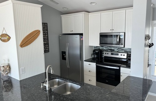 Surf City House | Oceanfront, Early 3PM Check in!