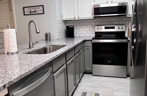 Kure Beach Condo | Oceanfront End Unit Condo with Pool-Riggings D2