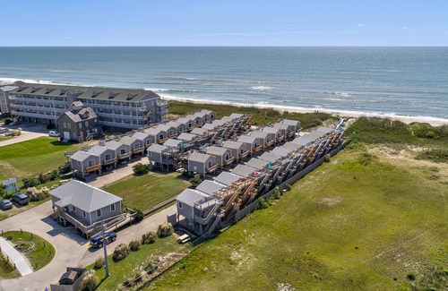 Hatteras Apartment | Oceanfront escape for two with fast WiFi, central AC, & easy beach access