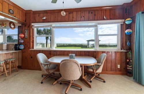 Painters Hill House | Oceanfront Escape w/Private Beach Access & Views! Sleeps 8.