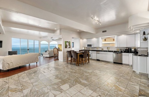 Country Club House | Oceanfront Estate in La Jolla