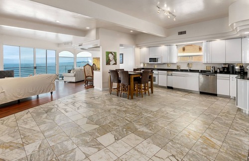 La Jolla Shores House | Oceanfront Estate on Cliff in La Jolla Cove