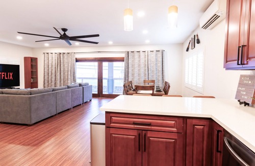 Windward Coast House | Oceanfront Family Retreat - Views, Wi-fi & A/C
