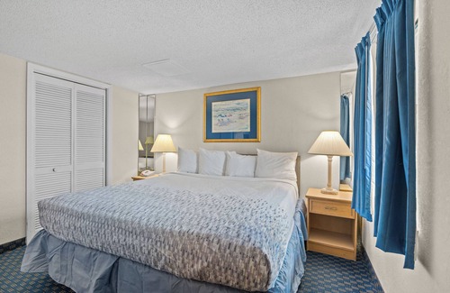 Downtown Myrtle Beach Hotel | Oceanfront Family 1 br + Kids Bunk Nook B
