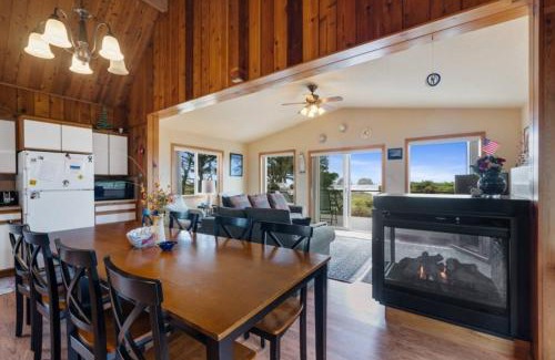 Rockaway Beach House | Oceanfront Family Cabin 4 Br Wrap-around Deck