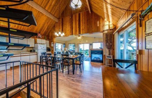 Rockaway Beach House | Oceanfront Family Cabin 4 Br Wrap-around Deck