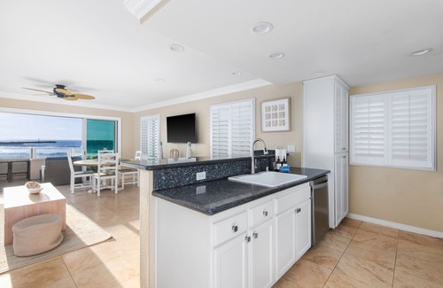 South Mission Beach House | Oceanfront | Fire pit | AC | Parking | Incredible Sunsets!