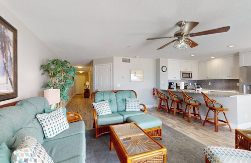 Indian Rocks Beach Condo | Oceanfront Gem w/Pool, Hot Tub & Stunning Views - Covered Parking