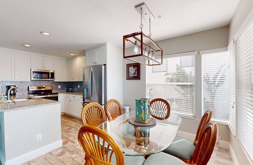 Indian Rocks Beach Condo | Oceanfront Gem w/Pool, Hot Tub & Stunning Views - Covered Parking