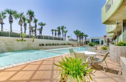 Galveston Apartment | Oceanfront Galveston Condo in Amazing Location!