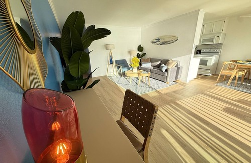 South Redondo Apartment | Oceanfront Gem - 2BR/BA + Balcony & Free Parking - 335