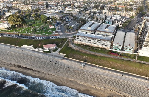South Redondo Apartment | Oceanfront Gem - 2BR/BA + Balcony & Free Parking - 335