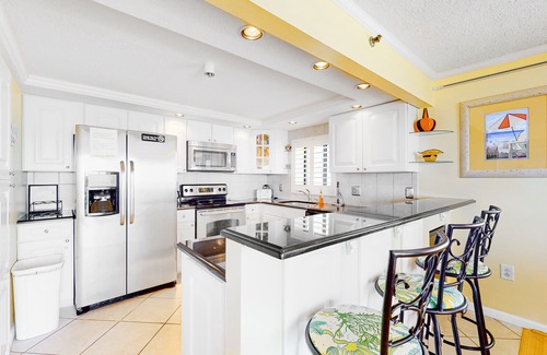 Midtown Ocean City Condo | Oceanfront Golden Surf Condo with ocean view, AC & W/D - the beach awaits