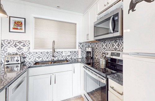 Neskowin Condo | Oceanfront ground-level condo with fireplace & updated kitchen - dog-friendly