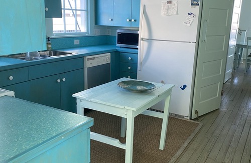 North Carolina Coast Cottage | Oceanfront historic gem on great block