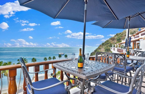 Avalon Condo | Oceanfront Hamilton Cove villa with breathtaking views and excellent location!
