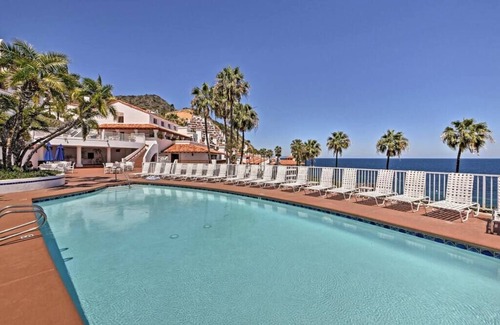 Avalon Condo | Oceanfront Hamilton Cove villa with breathtaking views and excellent location!