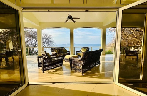 Contadora Island House | Oceanfront Home on Exclusive Contadora Island