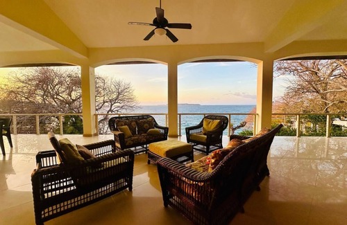Contadora Island House | Oceanfront Home on Exclusive Contadora Island