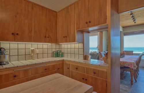 Watsonville House | Oceanfront Home & Guesthouse - Panoramic Views