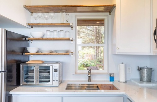 Coos Bay House | Oceanfront Home, Lighthouse, Beach Access, Spectacular Sunsets, Newly Remodeled