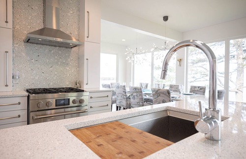 Coos Bay House | Oceanfront Home, Lighthouse, Beach Access, Amazing Sunsets,